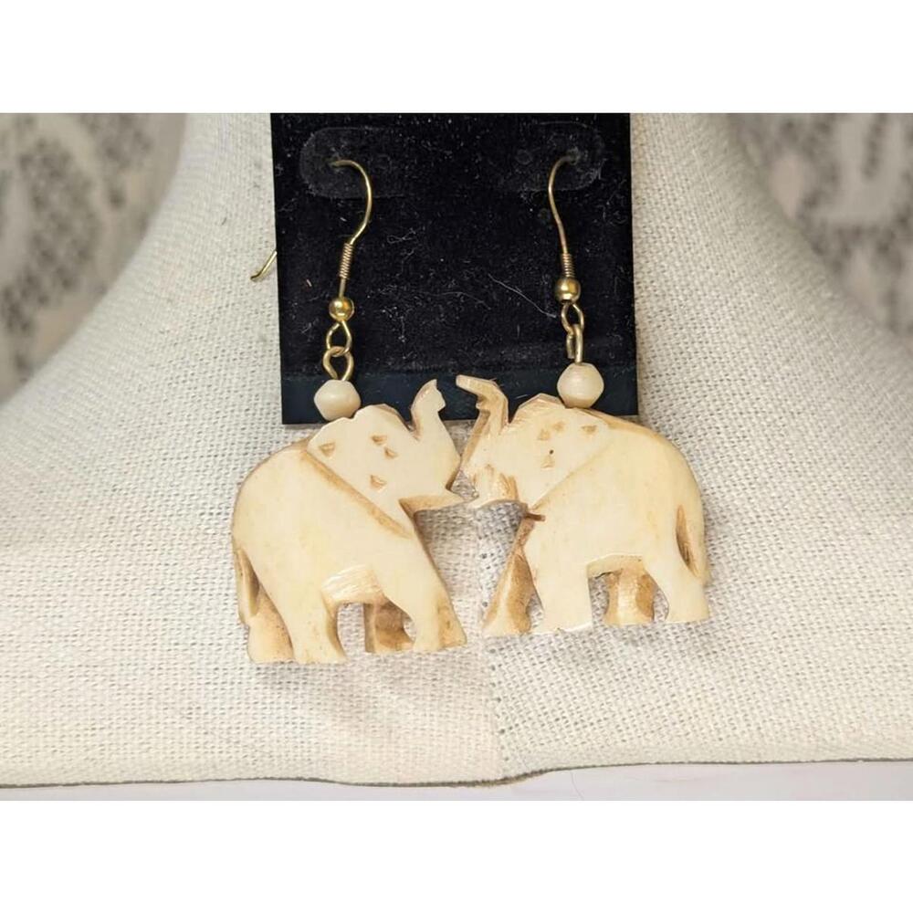Vintage carved elephant shape earrings